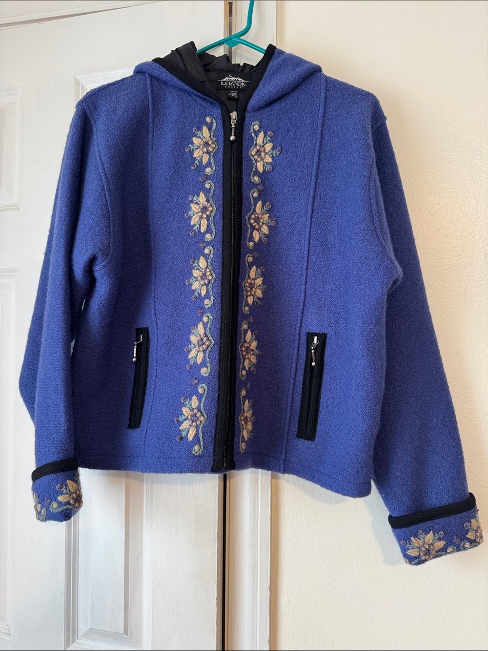 Icelandic Design 100% Wool Hooded Jacket Floral Embroidered Cuffs M